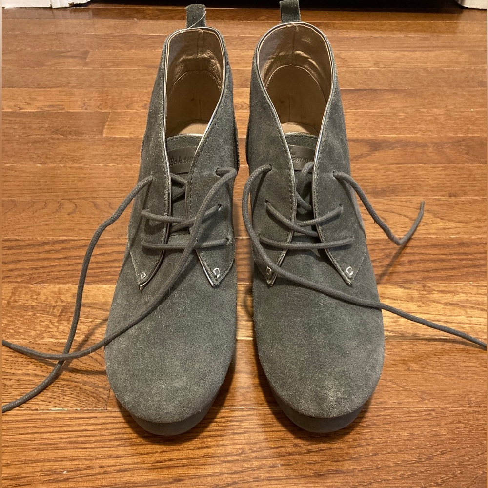 Women’s size 9 wedges